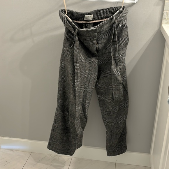 Wilfred Cropped Plaid Pants with Tie - Picture 2 of 4